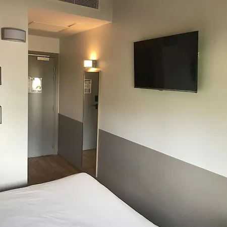 Premiere Classe Centre - Gare فندق أوبيرني