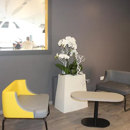 Premiere Classe Centre - Gare ホテル オベルネ